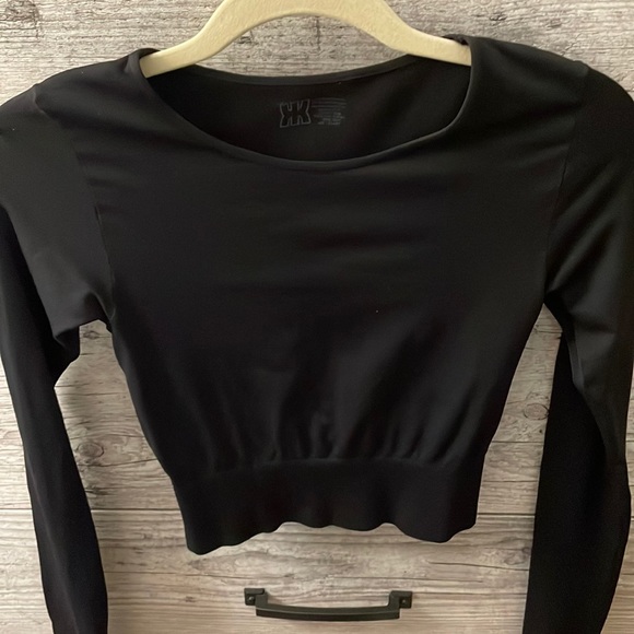 Crop top - Picture 2 of 3